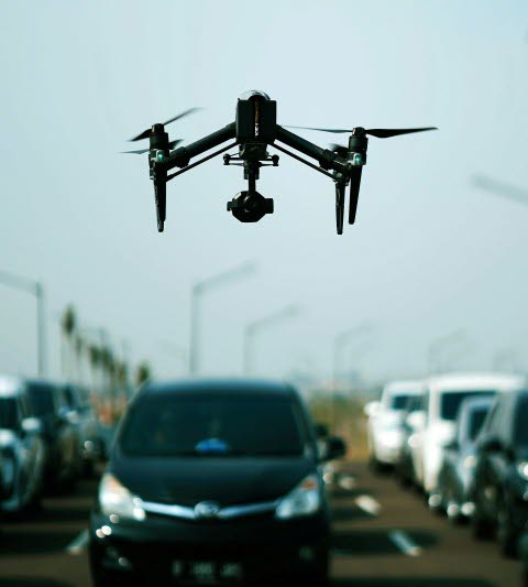 Drönare över motorväg