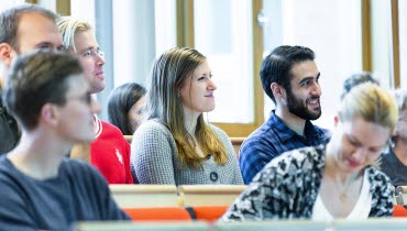 Människor i en hörsal/aula
