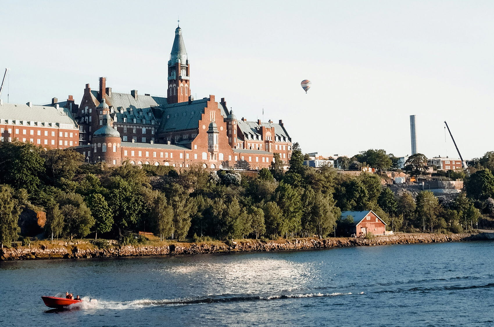 Fotografi över Nordiska museet från vattnet