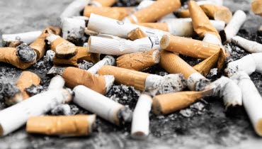 Cigarettfimpar på hög