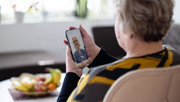 En patient har ett videomöte med en vårdgivare. Foto: Yanan Li