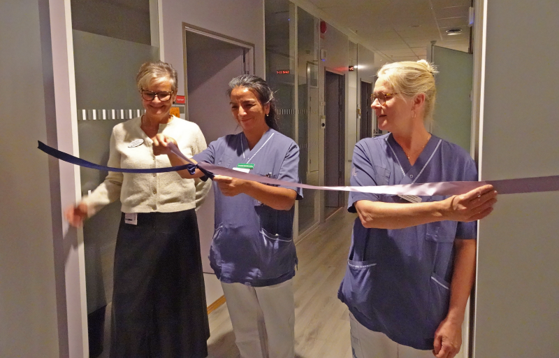 Kerstin Pålsson, Maricela Poblete Aliaga och Elisabeth Kämpe vid nyinvigning av Akademiskt specialistcentrum 2024-10-11. Foto: Marie Kristensson, Stockholms läns sjukvårdsområde.